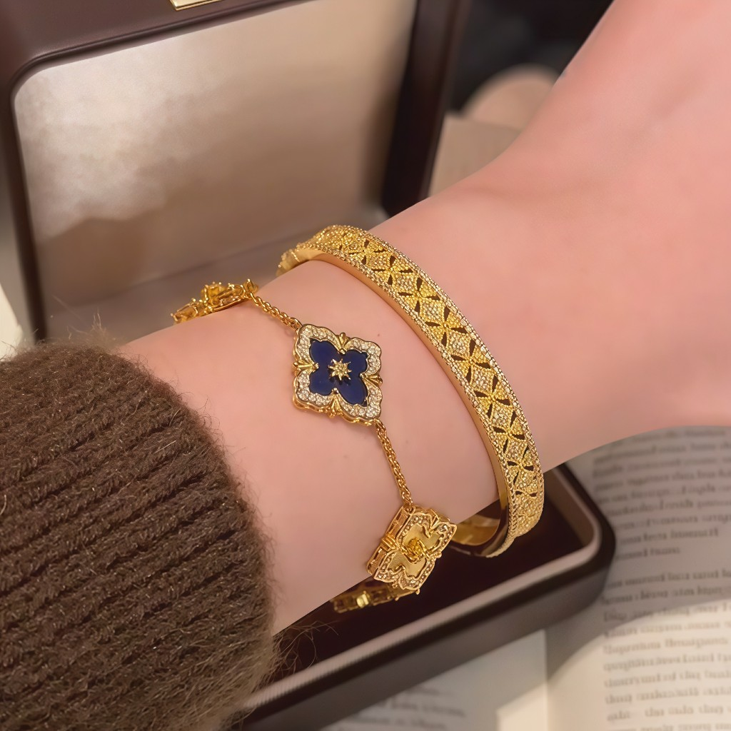 Gelang semanggi empat daun berlian dua sisi tekstur berkualitas tinggi cahaya mewah retro (Gratis kotak hadiah)