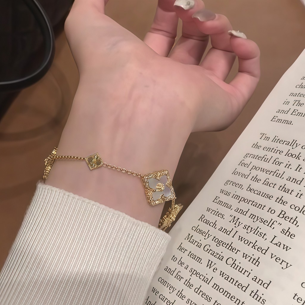Luxury Retro High-Quality Double-Sided Diamond Four-Leaf Clover Bracelet (Free Gift Box)